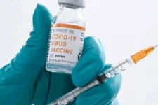 மாடர்னா நிறுவன தடுப்பூசியை செலுத்தி கொண்ட டாக்டருக்கு ஏற்பட்ட பாதிப்பு!