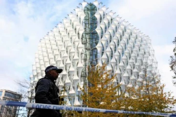 லண்டனில் திடீரென்று மூடப்பட்ட அமெரிக்க தூதரகம்... கேட்ட பயங்கர சத்தம்