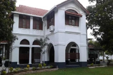 தனது உத்தியோகபூர்வ இல்லத்திலிருந்து வெளியேறிய முன்னாள் அமைச்சர்!