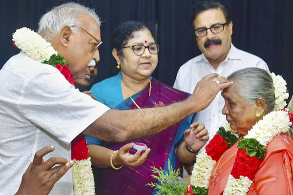 79 வயதில் 75 வயது காதலியை கரம் பிடித்த காதலர்; இணையத்தில் வைரல் | 79 Year Old Man Marries 75 Year Old Women Kerala