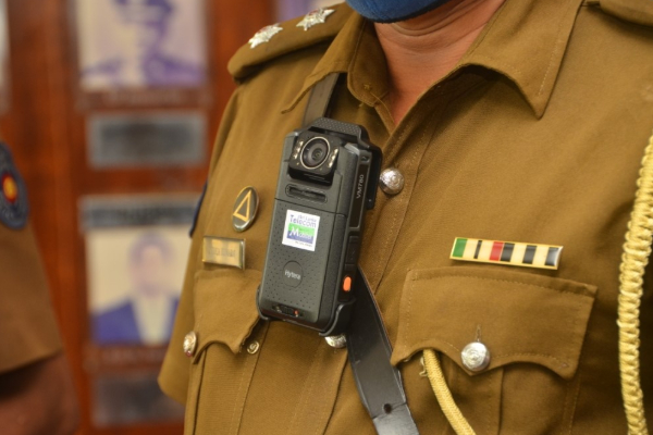 யாழில் இலஞ்சம் பெற முயன்ற அரச அதிகாரிகள் சுற்றிவளைப்பு! | Jaffna Excise Officers Caught Taking 2M Bribe