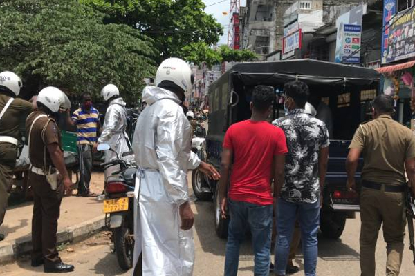 யாழில் வீடுகளிலிருந்து எரிவாயு சிலிண்டர்களை திருடிய இருவருக்கு நேர்ந்த கதி! | Two Persons Arrested Gas Cylinders Theft Jaffna