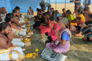 முள்ளிவாய்க்கால் கடற்கரையில் ஆத்ம சாந்தி பூஜை..!