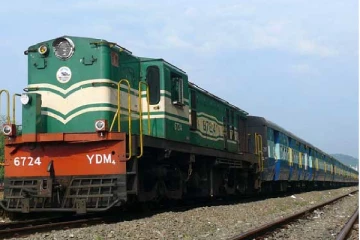 ரயில் தடம் புரண்டு விபத்து : சென்னை – அரக்கோணம் இடையே ரயில் சேவை பாதிப்பு - மக்கள் அவதி