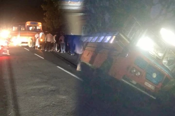 அம்பாறை - வங்களாவடி பிரதான வீதியில் விபத்துக்குள்ளான அரச பேருந்து