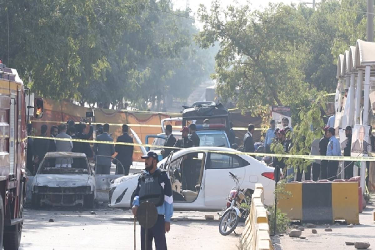 பாகிஸ்தானில் கார் குண்டு தாக்குதலில் 5 பேர் பலி | 5 Killed In Car Bomb Attack In Pakistan