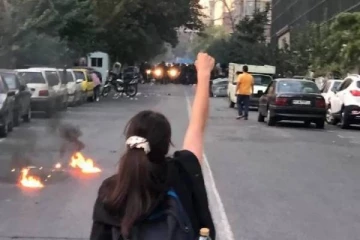 எகிறிய பலி எண்ணிக்கை... இரும்புக்கரம் கொண்டு அடக்க நினைக்கும் ஈரான்