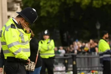 ராணியின் இறுதி ஊர்வலம்!! லண்டன் ரயில் நிலையங்களில் பொலிஸ் குவிப்பு