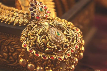 இறங்கிய வேகத்தில் ஏறிய தங்கம் விலை - கலக்கத்தில் மக்கள்!