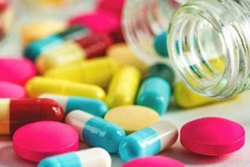 පාසලක ආපන ශාලාවකින් මත්ද්‍රව්‍ය සහ මත්පෙති හමු වෙයි..