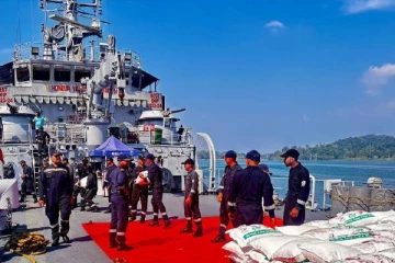 மியான்மருக்கு 52 டன் நிவாரணப் பொருட்களை கப்பலில் அனுப்பி உதவி செய்த இந்தியா