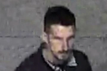 லண்டனில் நள்ளிரவு தனியாக சென்ற இளம்பெண்ணை பின் தொடர்ந்து பாலியல் தாக்குதல் நடத்திய நபர்! புகைப்படத்துடன் முக்கிய தகவல்