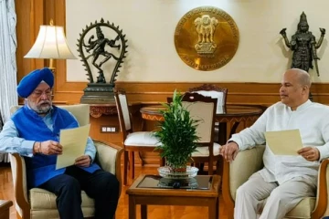 எரிபொருள் பெற்றுக்கொள்வது தொடர்பில் இந்தியாவுடன் பேச்சுவார்த்தை