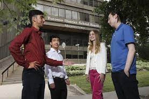 கனடாவில் வரலாற்று சாதனை படைத்த மாணவர்கள் | Toronto Students Graduated With 100 Per Cent