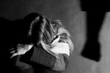 வாடகைக்கு வீடு தேடிய இளம்பெண் இருவரால் துஷ்பிரயோகம்! அதிர்ச்சி சம்பவம்