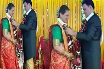 52 வயதில்  தாய் மறுமணம்... மகனின் உருக்கமான பதிவு!