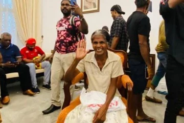 இலங்கை ஜனாதிபதி சிம்மாசனத்தில் அமர்ந்த சாமானிய பெண்மணி - அடடே அந்த கம்பீரம்