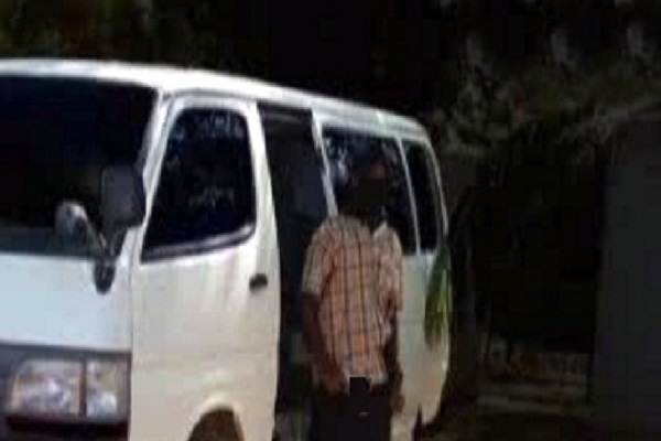 இனிப்பு கொடுத்து 10 வயது மாணவியை கடத்த முயன்றதால் பரபரப்பு | 10 Year Old Student Attempted To Abduct