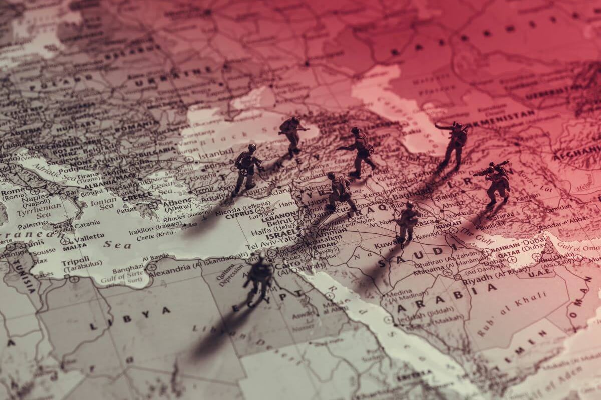 மத்திய கிழக்கில் தீவிரம் அடையும் போர் பதற்றம் - இலங்கையை குறி வைக்கும் ஐரோப்பிய நாடுகள் | Plan To Attract Middle Eastern Investments மத்திய கிழக்கில் தீவிரம் அடையும் போர் பதற்றம் - இலங்கையை குறி வைக்கும் ஐரோப்பிய நாடுகள் | Plan To Attract Middle Eastern Investments