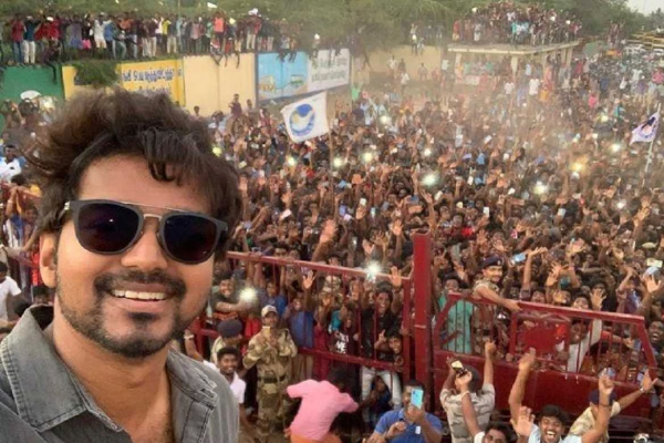 விஜய்யின் நெய்வேலி சம்பவமெல்லாம் ட்ரைலர் தான், கேரளா தான் மெயின் சம்பவம் | Vijay Selfie In Kerala With Fans