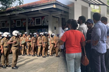 கொழும்பில் உள்ள ஐ.நா காரியாலயத்திற்கு முன்பாக குவிக்கப்படும் பொலிஸார்! (Video)