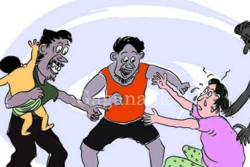 තිරිසන්නු තිදෙනෙක් කිරි දෙමින් සිටි මවට කළ අපරාධය.