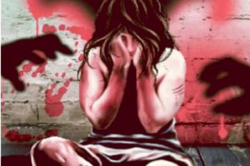 ஓடும் பேருந்தில் சிறுமிக்கு நேர்ந்த கொடூரம்! சிறுமியின் சகோதரி உட்பட 3 பேர் கைது