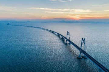 உலகின் நீளமான பாலம் எங்கே இருக்கு தெரியுமா? இங்கு நீங்கள் நினைத்தாலும் போய்விட முடியாது!