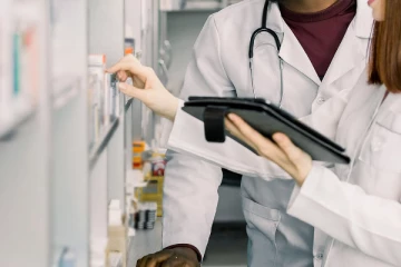 நாட்டில் உயர்மட்ட மருந்தாளுநர்கள் இடமாற்றத்தால் பரபரப்பு!