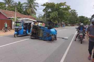 தடம்புரண்ட முச்சக்கர வண்டியால் ஏற்பட்ட விபரீதம்!