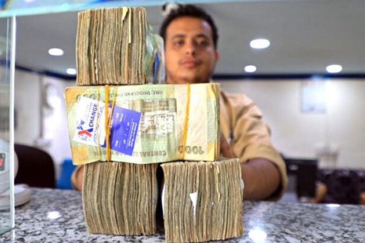 ஏமனில் பணப்புழக்கத் தட்டுப்பாடு: அந்நியச் செலாவணியை மாற்ற முடியாமல் பொதுமக்கள் திண்டாட்டம் | Yemen Crunch Unable Exchange Foreign Currency