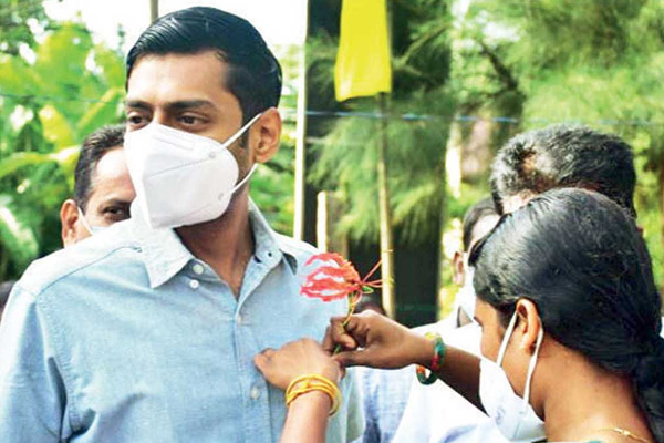 இந்திய பிரதி உயர்ஸ்தானிகருக்கு அணிவிக்கப்பட்ட கார்த்திகைப் பூ- சிறிலங்காவிற்கான சவாலாகப் பார்க்கும் தென்னிலங்கை ஊடகங்கள்! - ஐபிசி தமிழ்