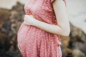 குடிபோதை கணவருடன் சென்ற கர்ப்பிணி பெண்ணுக்கு திடீர் வயிற்று வலி! யாரும் உதவிக்கு இல்லை! பிரசவம் பார்த்த காவலர்