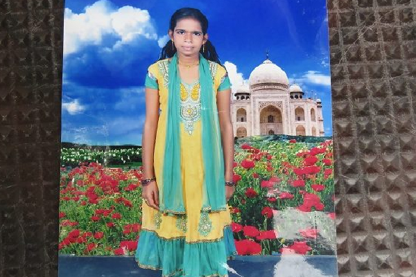 மகளை மீட்டுத்தாருங்கள்; தாய் ஒருவரின் கண்ணீர் கோரிக்கை! | Oman Sri Lanka Women Issues