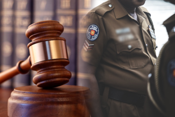 யாழில் பொலிஸ் உத்தியோகத்தர் இருவர் அதிரடியாக பணியிடை நீக்கம்! | Chunnakam Police Officers Suspended