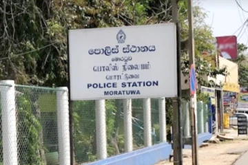 மொரட்டுவை பொலிஸ் நிலையம் முன்பாக பதற்றம்
