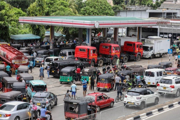 இலங்கை பூராகவும் 40 எரிபொருள் நிலையங்கள் மூடல்! அதிரடி நடவடிக்கை | Forty Gas Stations Have Been Closed