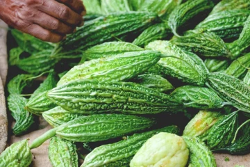 பாகற்காயை அதிகம் எடுத்து கொண்டால் என்ன நடக்கும் தெரியுமா? உஷாரா இருங்க