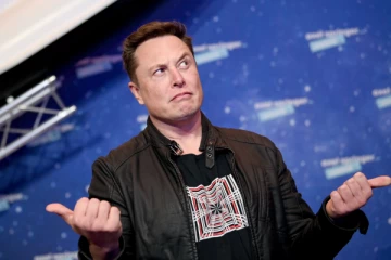 பெயரை இப்படி மாற்றுங்கள்...ஒரே கண்டிஷன்தான்..1 பில்லியன் டாலர் தருகிறேன்!! எலோன் மஸ்க் கிண்டல் !!