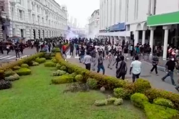 ஊடகவியலாள​ரை இலக்கு வைத்து கண்ணீர்ப்புகை தாக்குதல்