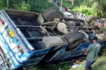 இலங்கையில் பேருந்து விபத்து: 13 பேர் பலி