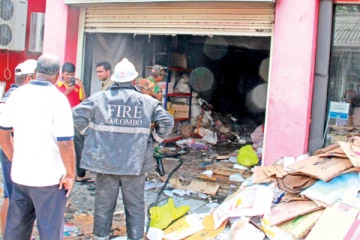 சதொச விற்பனை நிலையத்தில் தீ விபத்து