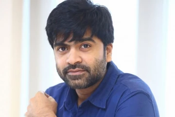 முதல்ல சிம்பு வேணும்... அப்பறம் தண்ணீர் வேணும்! எங்களை சேர்த்து வைங்க ப்ளீஸ்... சிம்பு வீட்டு முன்பு பிரபல நடிகை தர்ணா