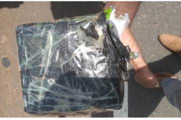 ஒரு கோடி ரூபாய் பெறுமதியான ஐஸ் போதைப்பொருளுடன் ஒருவர் கைது (PHOTOS)