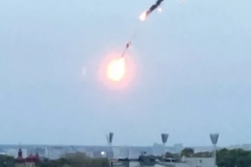 ඉහළින් ගමන් කළ ඩ්‍රෝන යානයක් විනාශ කළ යුක්රේනය.. (VIDEO)