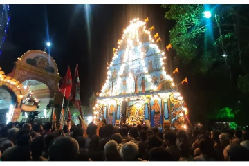 மின் விளக்குகள் ஒளிர சப்பறத்தில் வலம் வந்தான் சந்நிதியான்(படங்கள்)