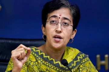 கெஜ்ரிவால் நாற்காலியில் அடுத்ததாக யார்? தலைநகரை ஆளப்போகும் அதிஷி!