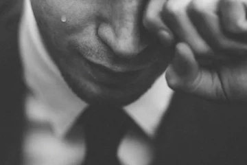 බිරිඳ මියගිය ශෝකයෙන් සැමියාට වුන ඛේදනීය ඉරණම..