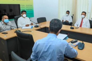 இலங்கையில் அதிகரிக்கும் கொரோனா தொற்று! சஜித்தை அவசரமாக சந்தித்த அரச வைத்திய அதிகாரிகள் சங்கத்தினர்