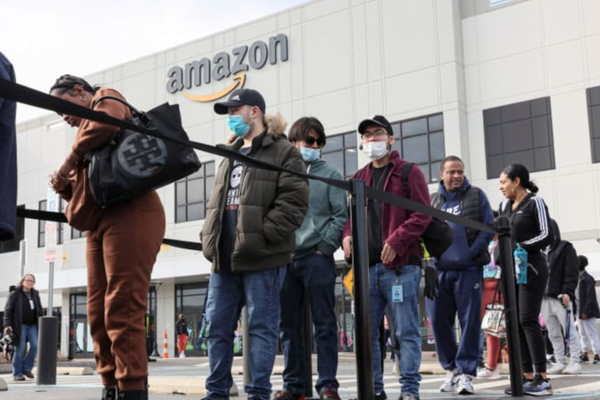 சுமார் 20 ஆயிரம் ஊழியர்களை வீட்டிற்கு அனுப்பும் அமேசான்! | Amazon Will Send About 20 Thousand Employees Home